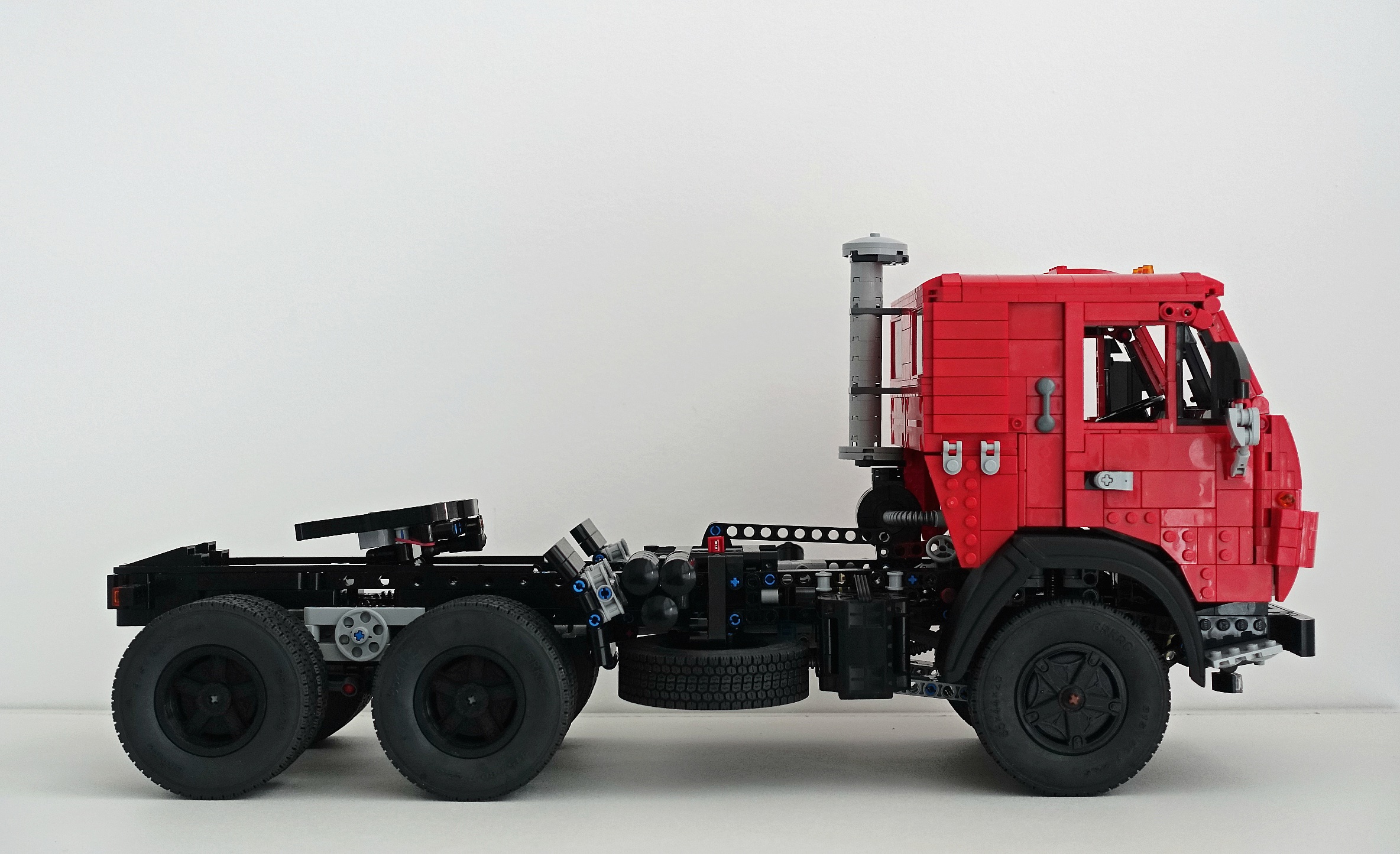 ロシア　KAMAZ-5410 Elecon カマズ　5410 エレコン KAMAZ-5410 with semi-trailer red AREK Elecon Made in USSR 1:43